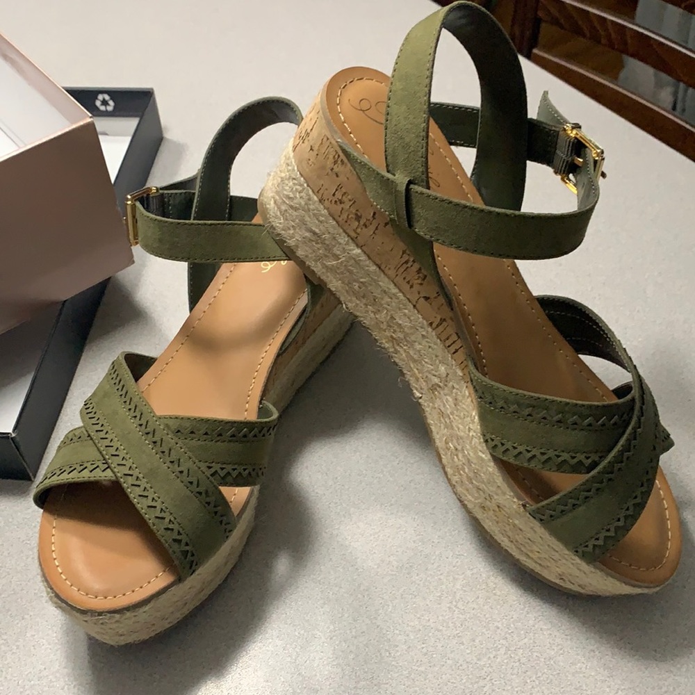 Fergie platform sandals 9.5